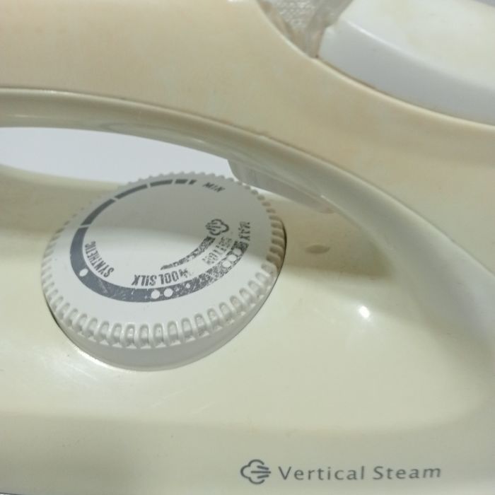 Ferro de engomar com caldeira Vertical Sleem FLAMA