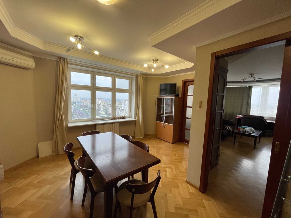 вул .Левка Лук'яненка 21/3