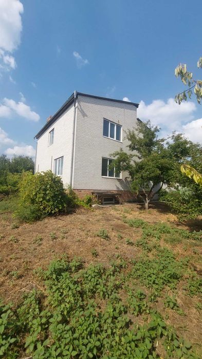 Будинок з комуікаціями