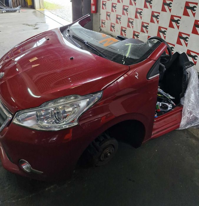 Frente Completa Peugeot 208 1.2i 82 VTi 2014 #E29
