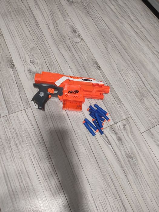Nerf stryfe automatyczny na baterie