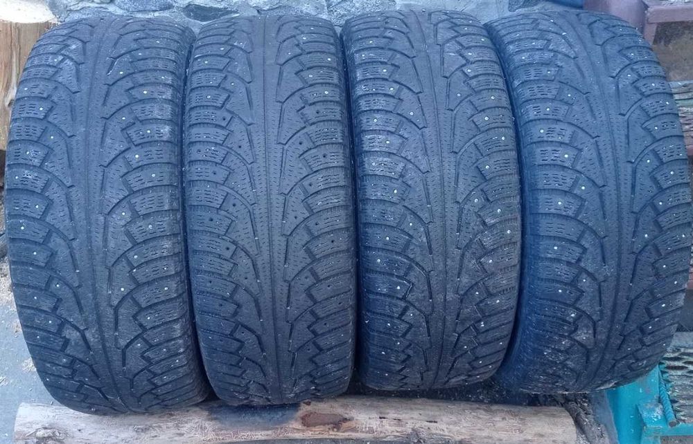 Продам зимнюю шипованную резину nokian 275/60/r17