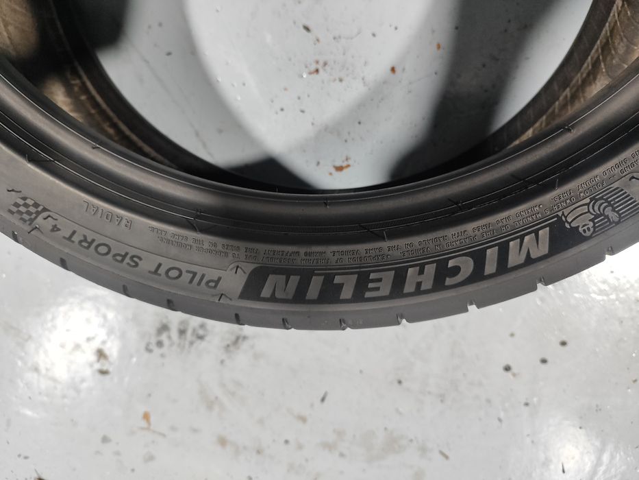 2 pneus semi novos 205-40R18 Michelin - Oferta dos Portes
