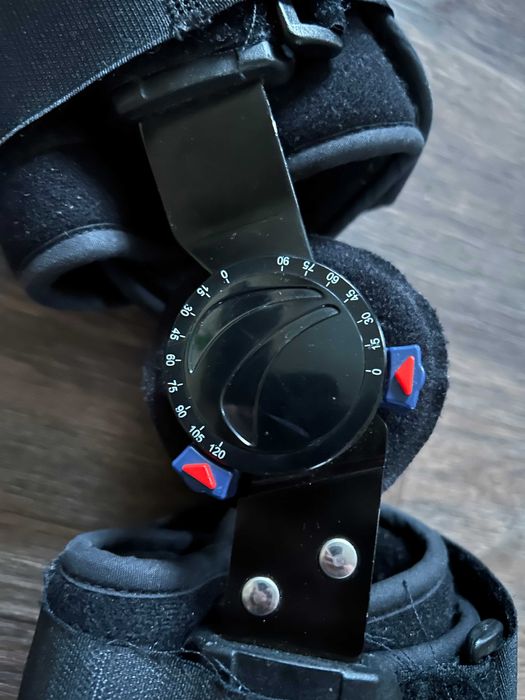 Ортез (брейс) на коліно з шарніром та регулюванням кута (ROM)