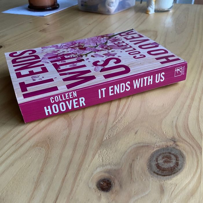 Livro" It ends with us " - Colleen Hoover