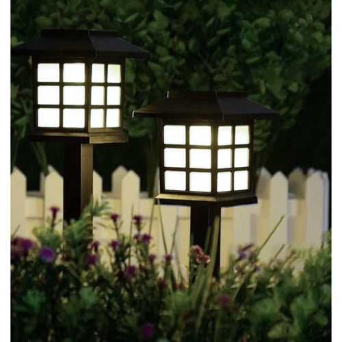 Lampka solarna ogrodowa domek