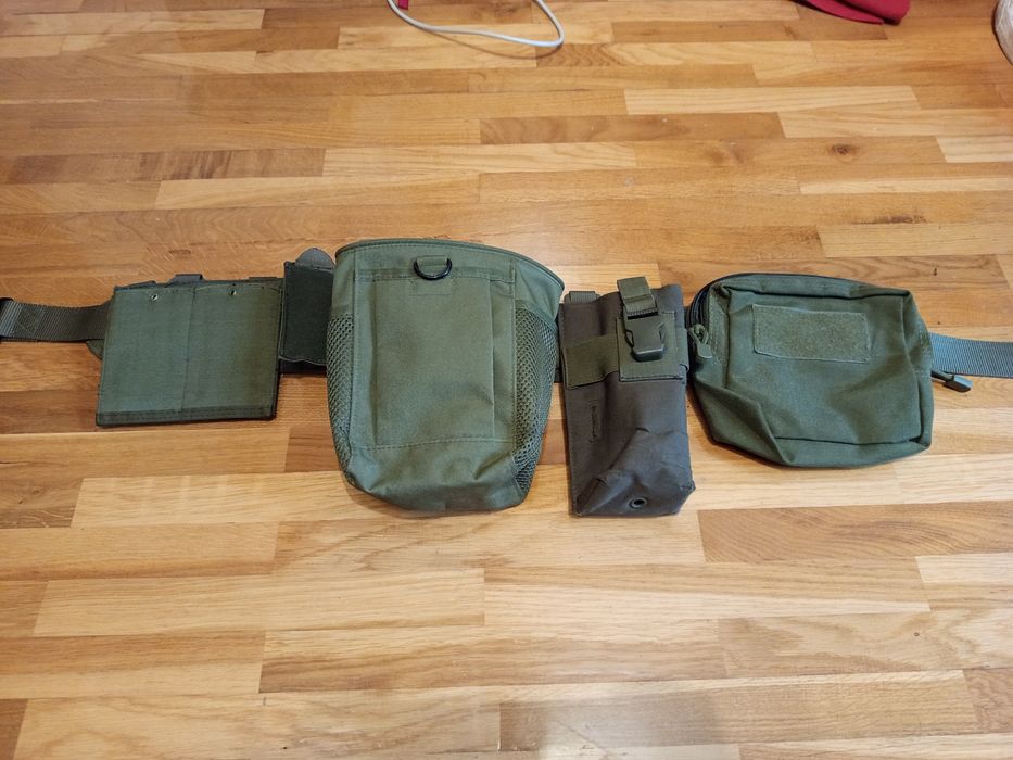 Pas taktyczny z pouchami.