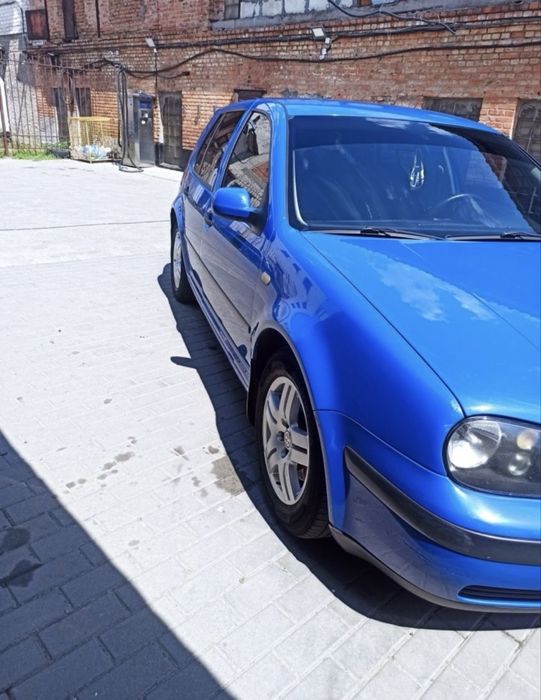 Продам гольфіка в хорошому стані.