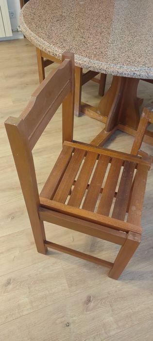 Conjunto mesa redonda tampo granito + 4 cadeiras