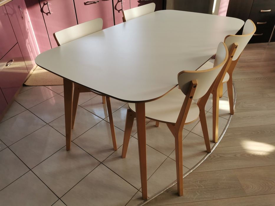 Stół do kuchni/jadalni/salonu + 4 krzesła, stan BDB