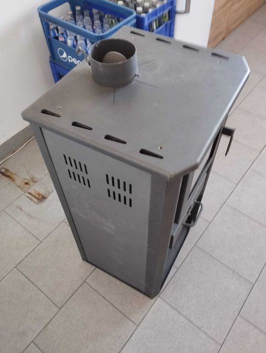 Stalowy piec kominek KOZA  HECHT Flemis 7-9kW na drewno brykiet