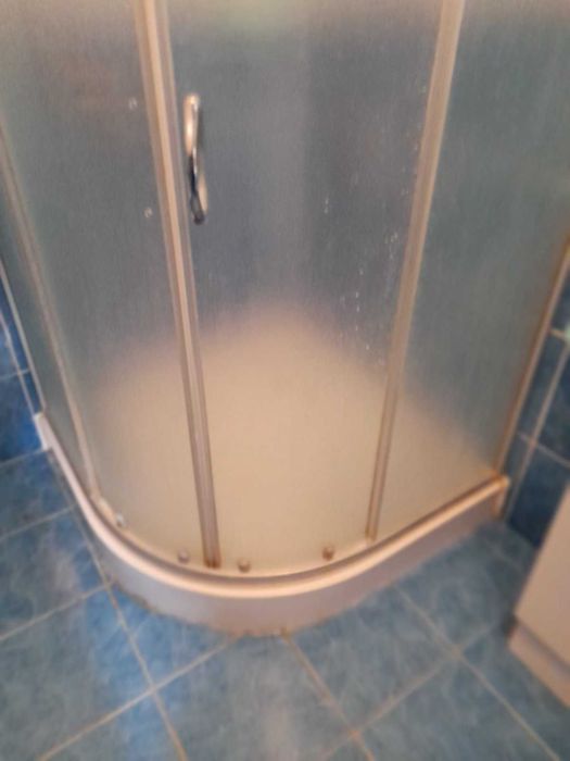 Скло душової кабіни