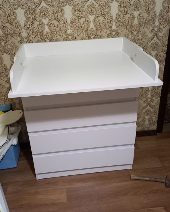 Продам дитяче ліжко та пеленальний комод .