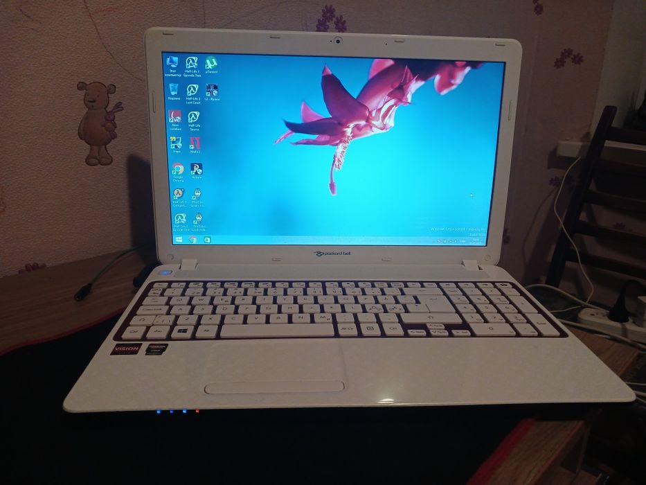 Ноутбук Packard Bell 8 GB ram, 2  видеокарты