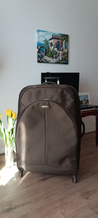 Валіза дуже велика