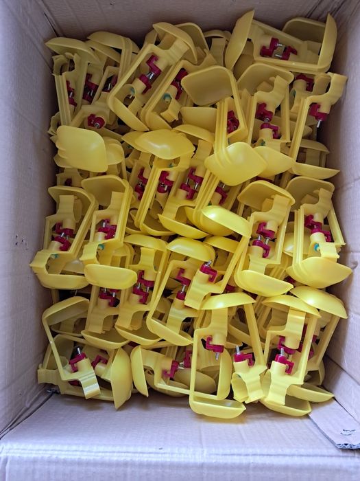 Поїлки ніпельні з чашкою. ОПТ