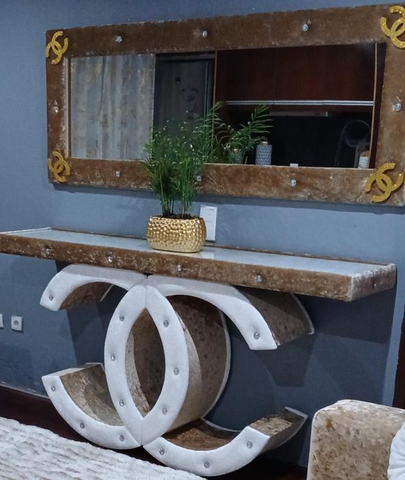 Movel e espelho completamente novo para venda