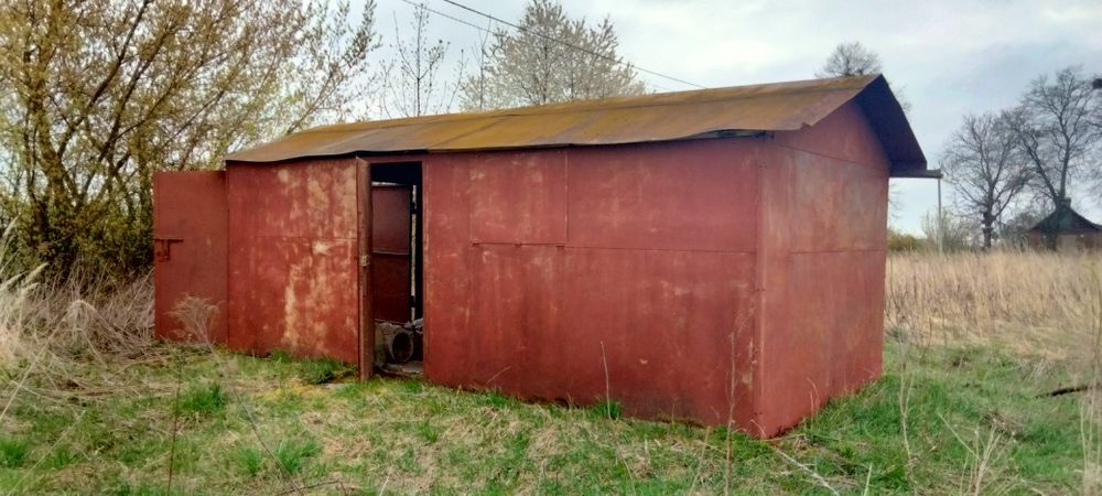 Продам металевий гараж,перероблений під дачний будинок  3 на 6 м.,висота2 м.