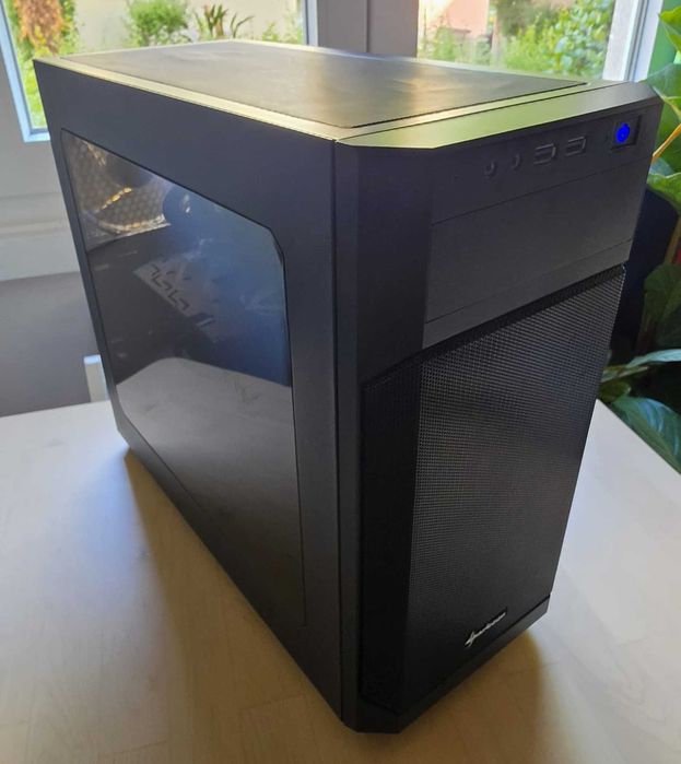 PC [CPU Intel i7-8700 | GPU NVIDIA RTX 2060 | RAM 24GB ] + Monitor Samsung 24'' + Light Bar Xiaomi (Oferta)