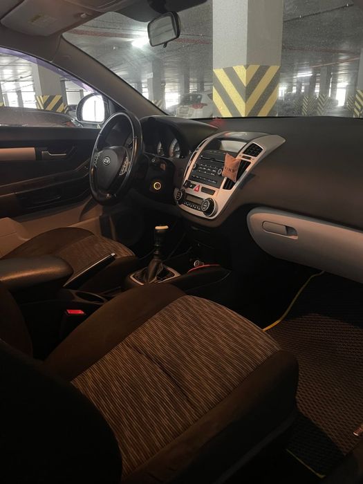 Автомобіль Kia Ceed 2009