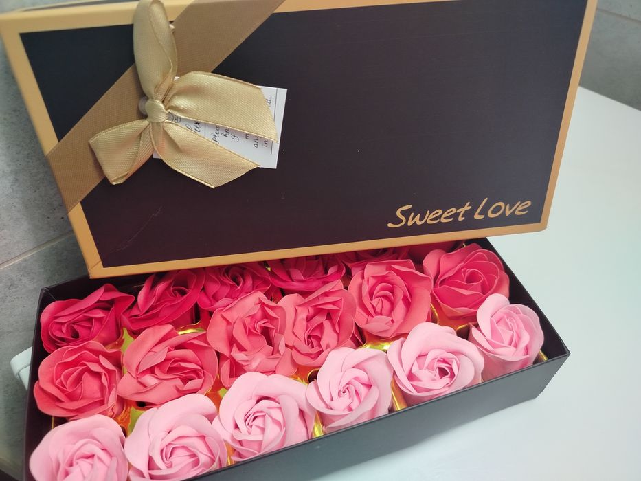 Pachnące mydlane róże w pudełku