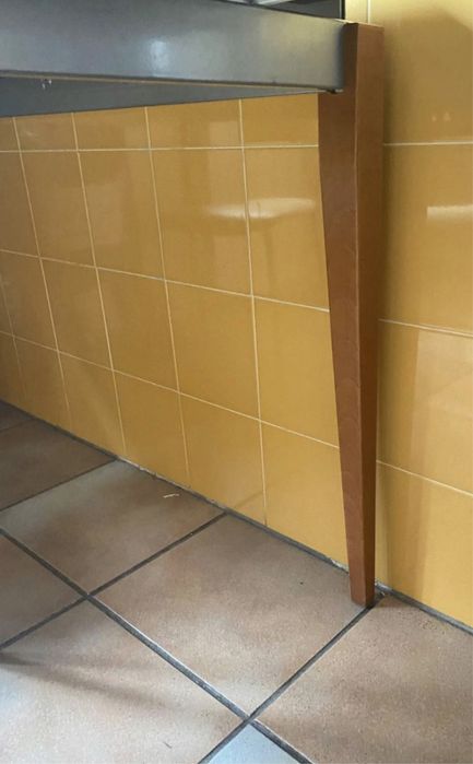 Mesa extensível tampo em vidro em cerejeira