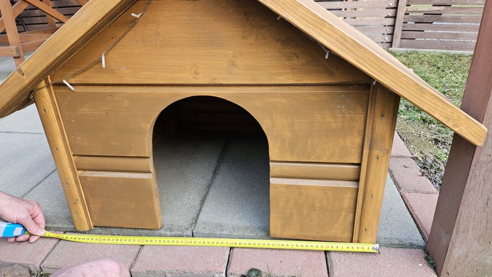 Buda drewniana dla psa