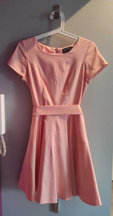 Elegancka sukienka z kokardą