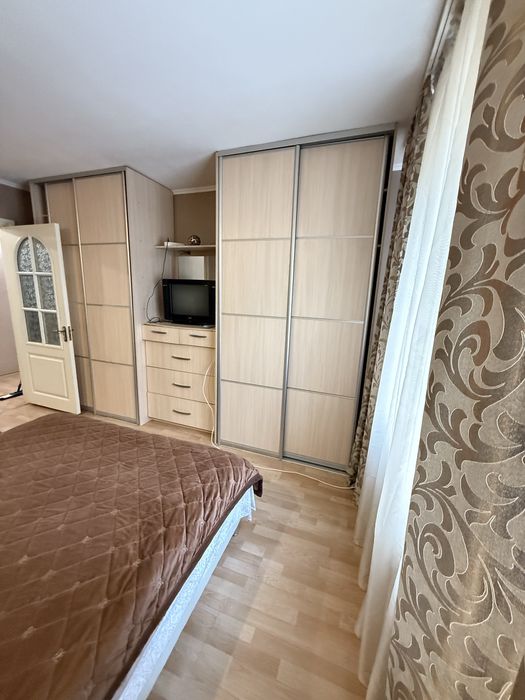 2 кімнатна , погодино і подобово в центрі міста .