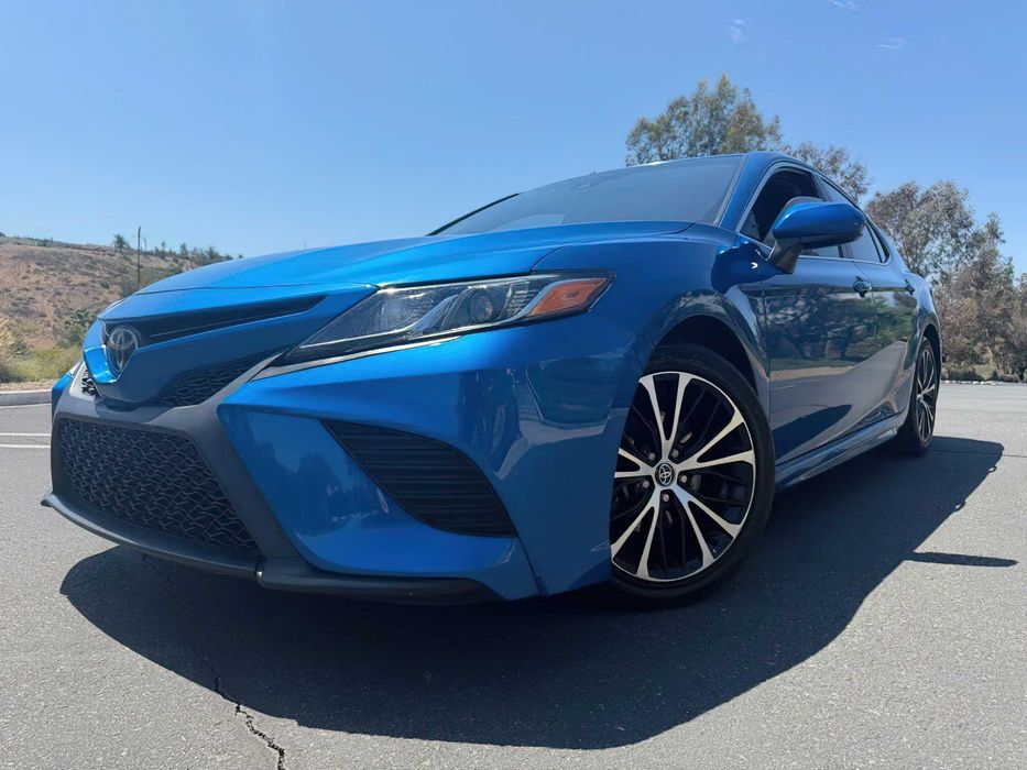 Toyota Camry      2020