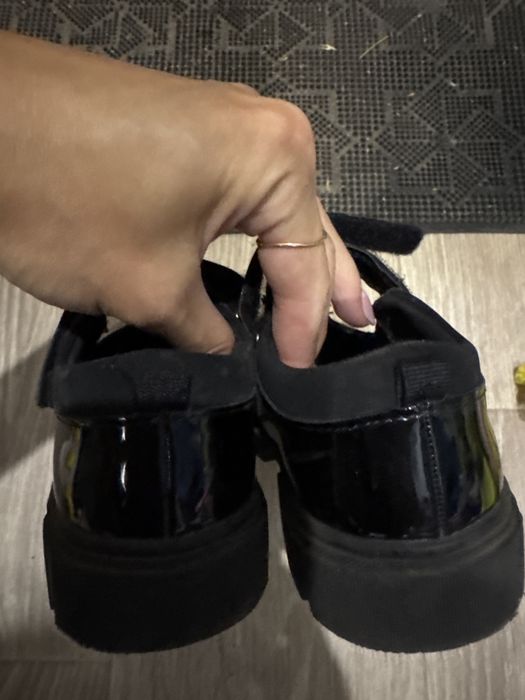 Лакированные туфли на девочку