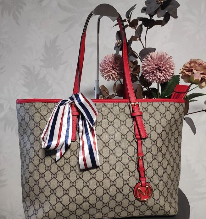 Saco médio vermelho ( portes incluídos)