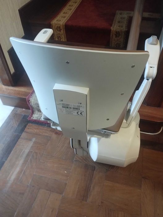 Cadeira elevatória curva