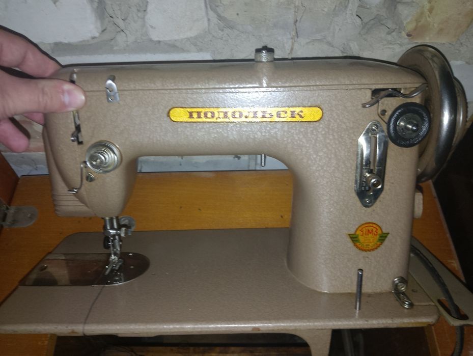 Швейная машинка Подольск СССР 1961г (КОМПЛЕКТНА ЯК НОВА)