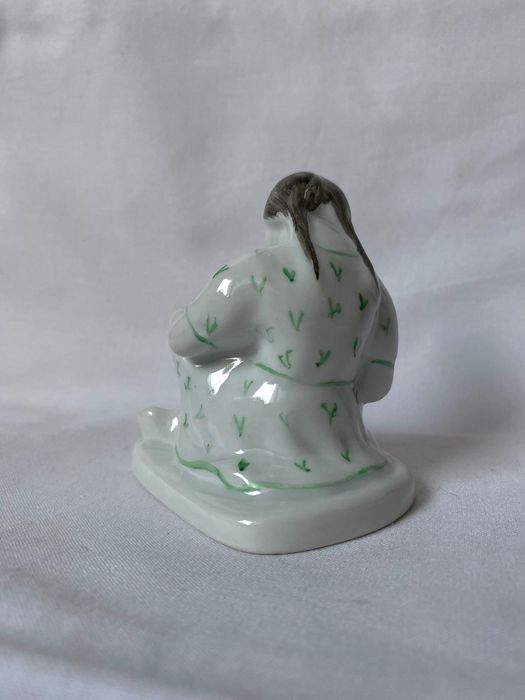 REZERWACJA Porcelanowa dziewczynka z kotkiem, Chodzież