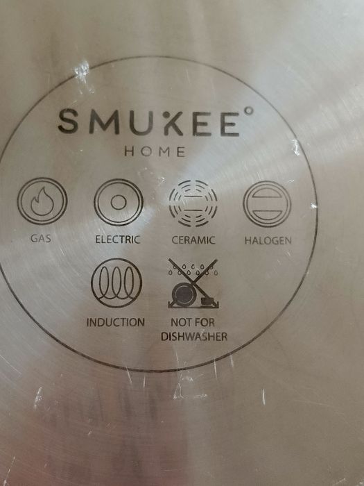 Garnek ze stali nierdzewnej smukee