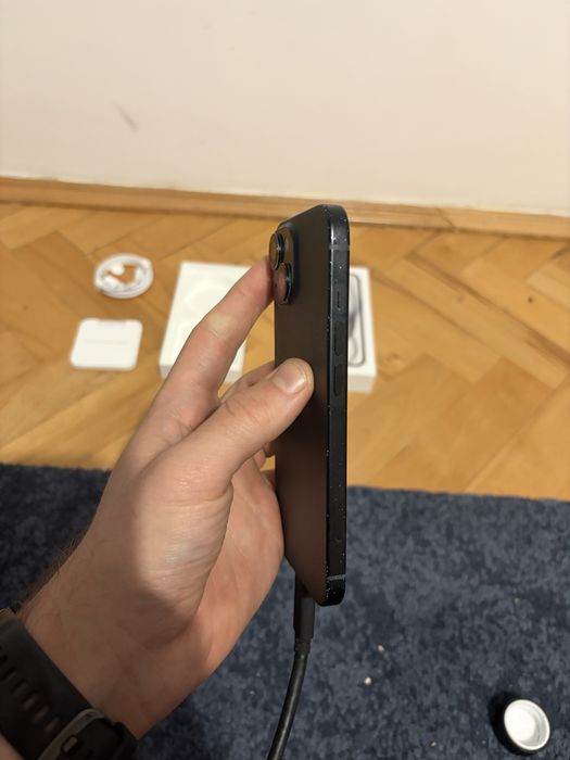 Iphone 15 256GB czarny + etui, kondycja 89%