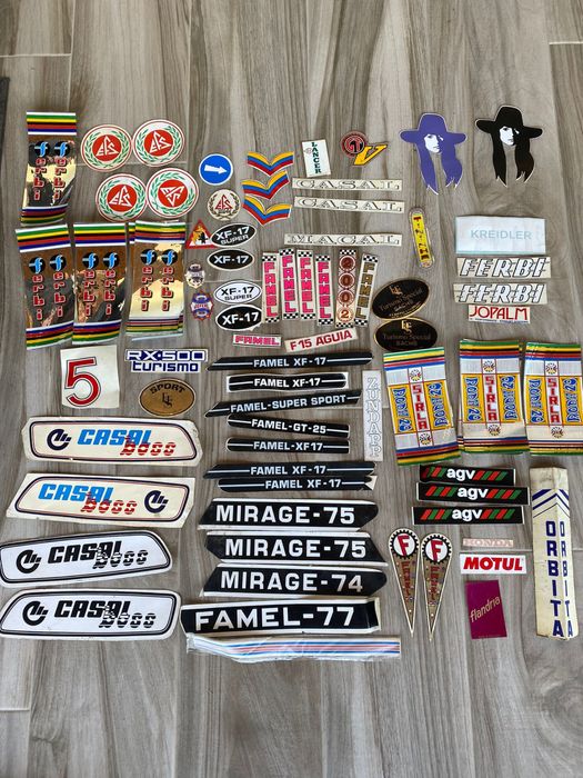 Conjunto de  autocolantes antigos de motorizadas