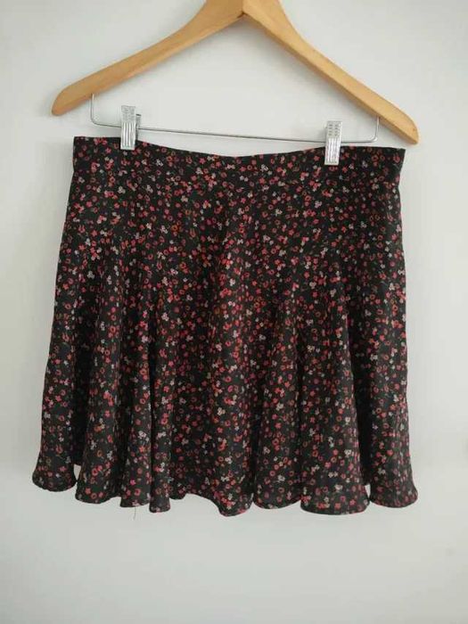 Mini Saia Floral de Cintura Alta Evasê / Rodada