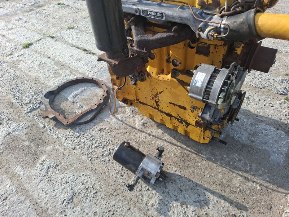 Silnik perkins 4cyl mf ursus landini jcb cat pompa wspomagania pokrywa