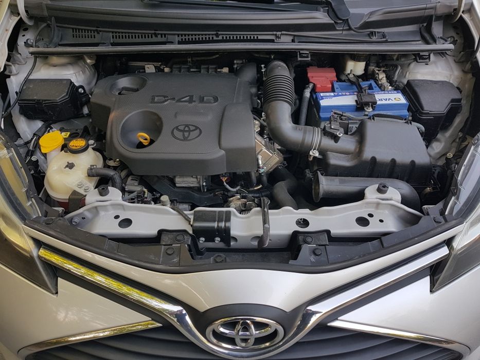 Toyota yaris 1.4 D4D * como novo  *caixa de 6velocidades*