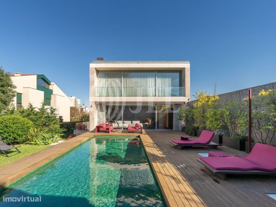 Moradia T4+1 com piscina aquecida na Foz do Douro Porto