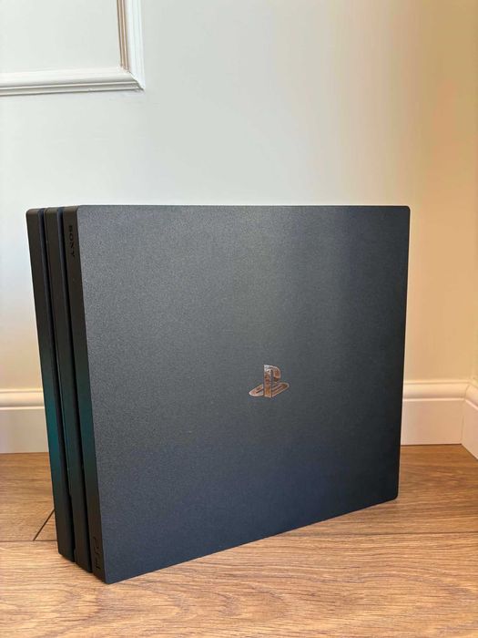Konsola PS 4 PRO 1TB + 3 gry