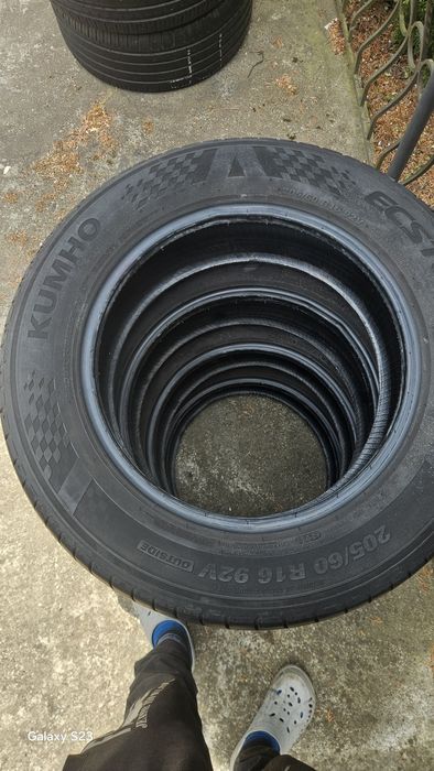 Продам комплект  kumho 205 60 r 16