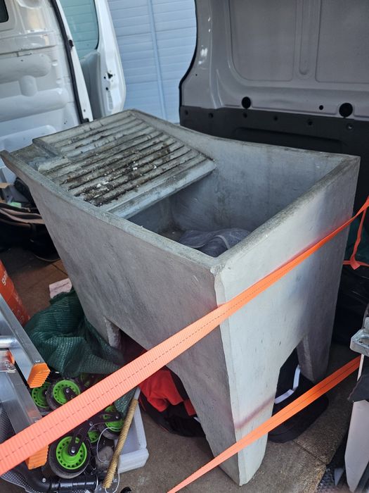 Vendo tanque de pedra