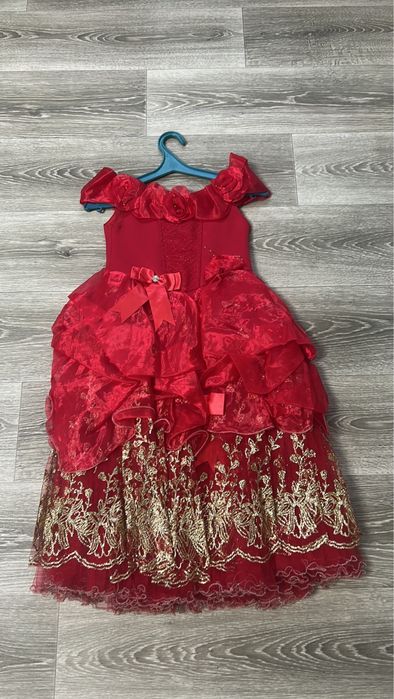 Продам платтья на дівчинку