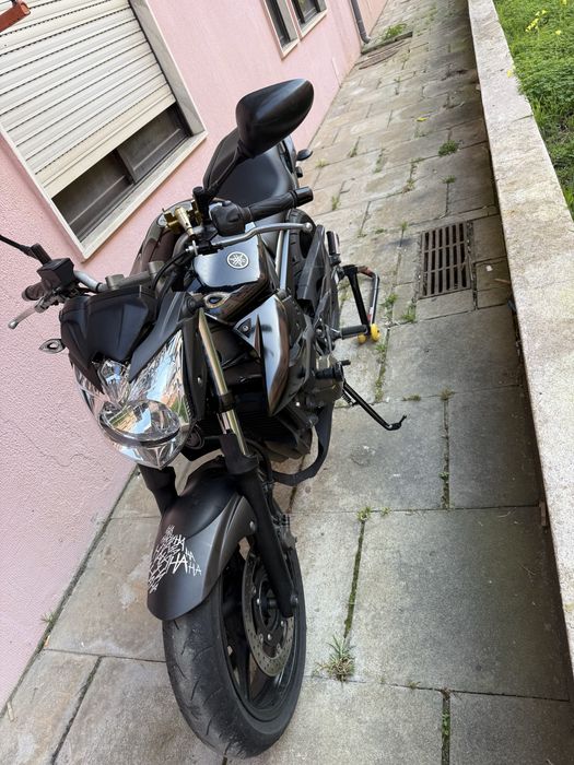 Yamaha Xj6 preta