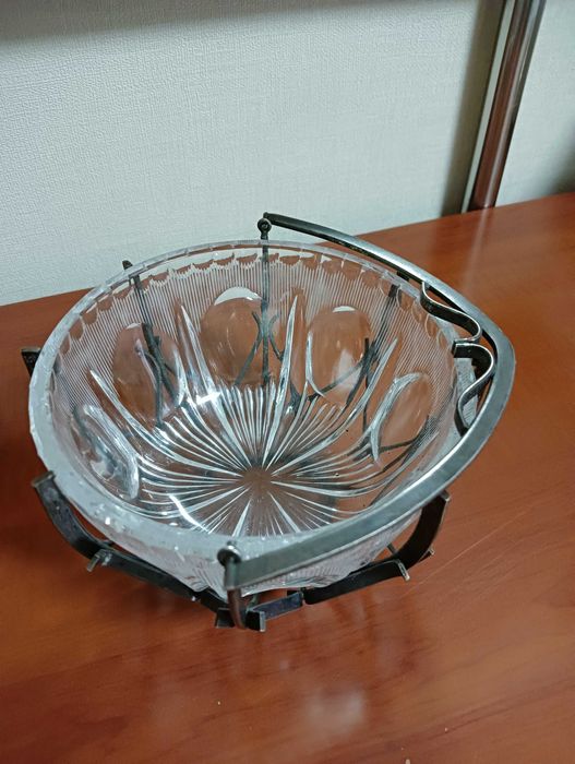 Сахарница. Конфетница. Хрустальая в мельхиоровой оправе.Винтаж.