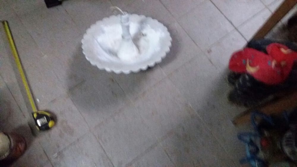 Candeiro em gesso pode ser pintado  de qualquer cor.