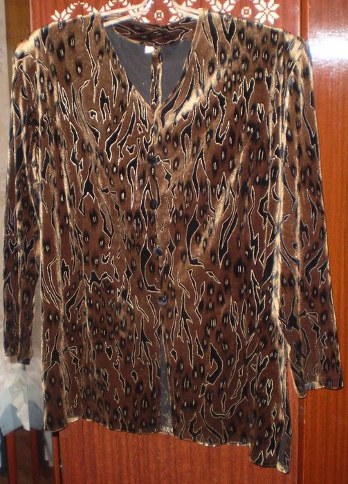 Кофты тёплые разные. Недорого.